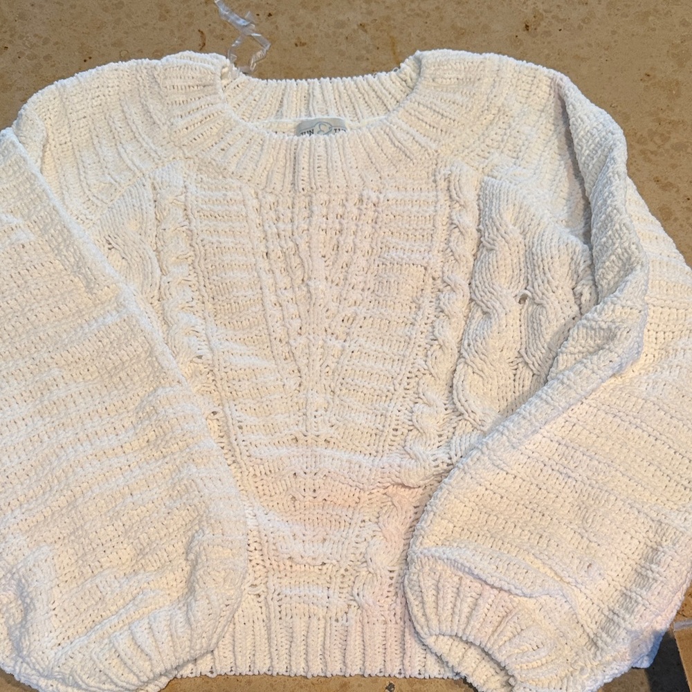 Jun & Ivy Cozy White Cable Knit Sweater